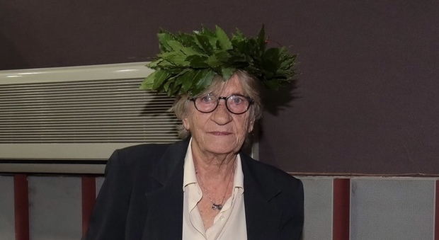 Giulia si laurea a 79 anni con 110 e lode
