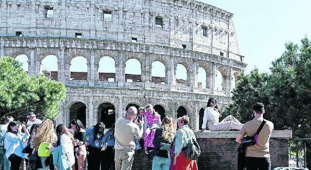 Colosseo, biglietti introvabili: bagarini online li rivendono su internet a prezzo triplicato