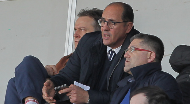 Alessandro Cossu in tribuna insieme al presidente Chiariotti