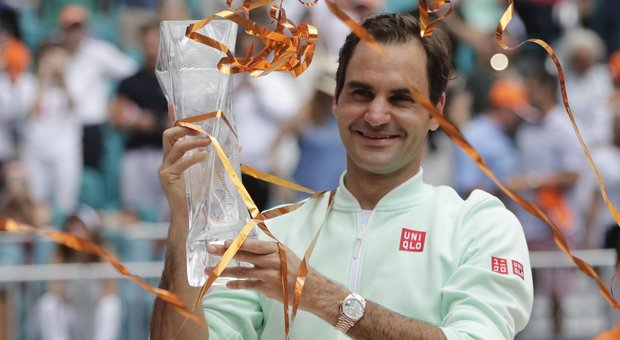 Federer e la carica dei 101: travolge Isner e trionfa a Miami