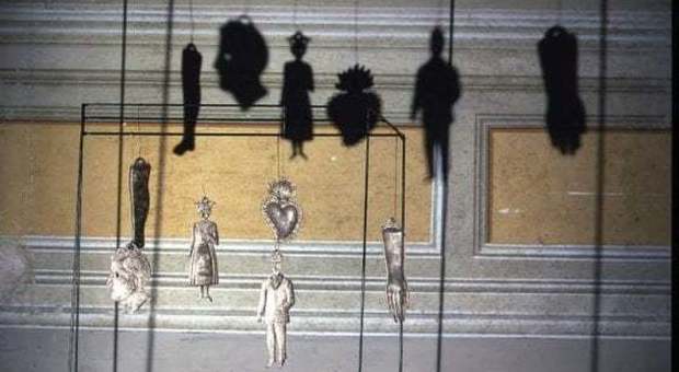 Reggia di Caserta, furto choc: trafugati pezzi di un'opera di «Terrae motus»