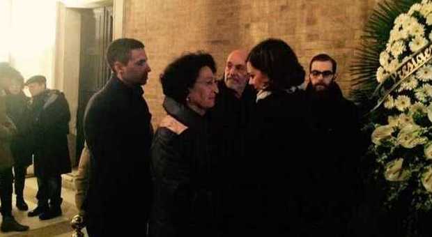 L'abbraccio della Boldrini ai genitori di Valeria: «Esempio per le donne»