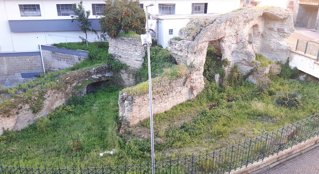 Pozzuoli, in abbandono le terme romane di via Ragnisco
