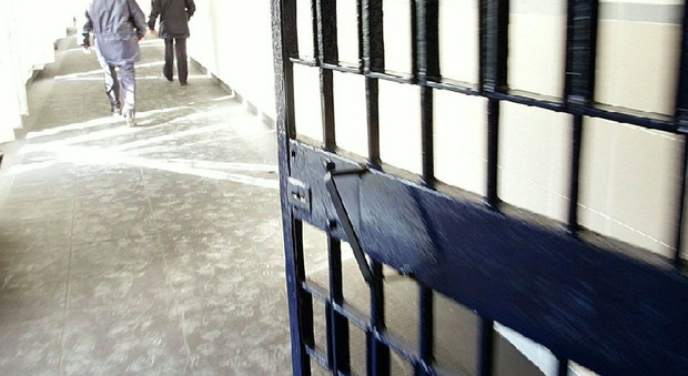 Sciopero dei detenuti: chiedono più sesso, pasti abbondanti e più soldi