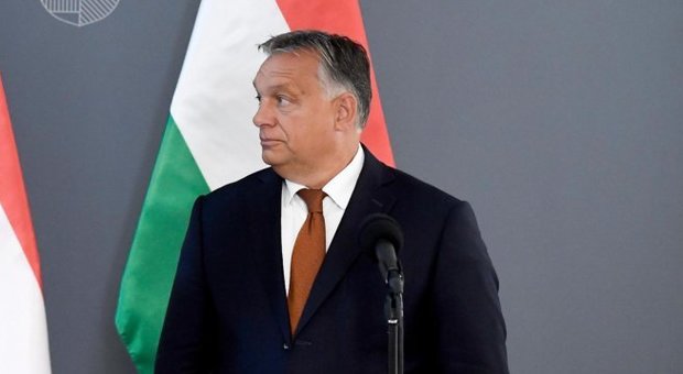 Migranti, Orban a Conte: no a redistribuzione, sì ai rimpatri. In Italia governo si è separato da popolo