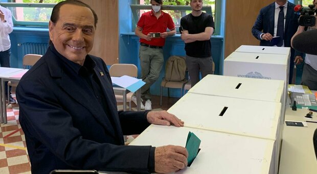 Berlusconi ignora il silenzio elettorale e attacca sugli arresti a Palermo: «Giustizia politicizzata»