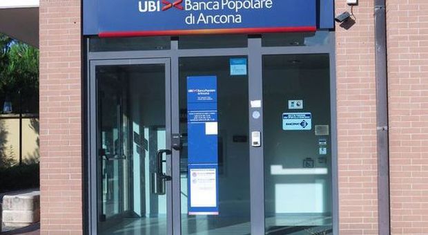 La filiale sangiorgese della Banca Popolare di Ancona presa d'assalto