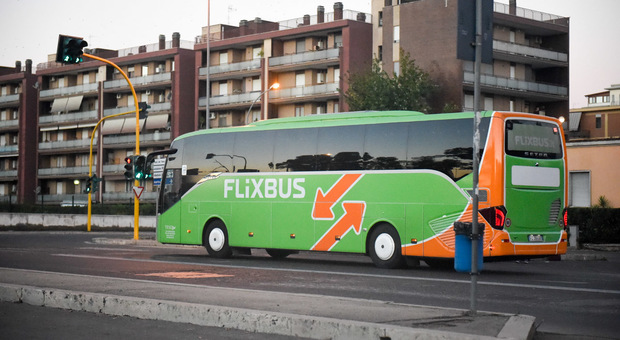 Flixbus, grave incidente in autostrada: feriti i 33 passeggeri, 4 sono gravi