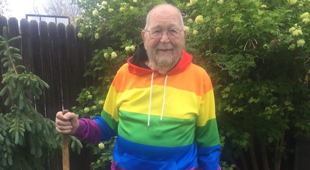 «Sono gay e voglio essere libero», l'uomo fa 'coming out' con la famiglia a 90 anni