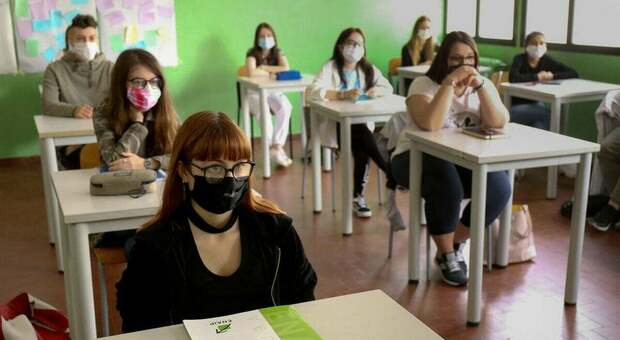 Protocollo anti Covid e classi pollaio, i dubbi sul ritorno a scuola in Campania