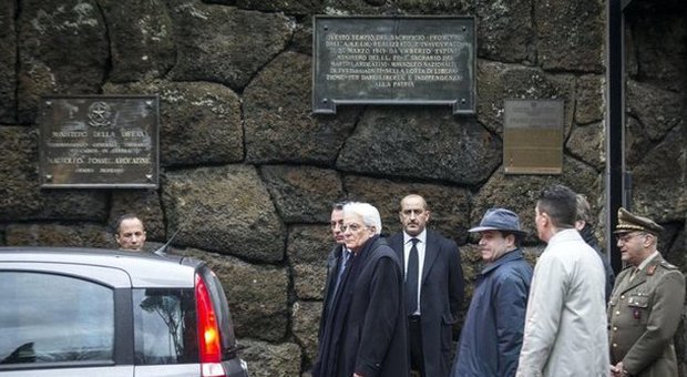 Mattarella, la prima visita da presidente è alle Fosse Ardeatine