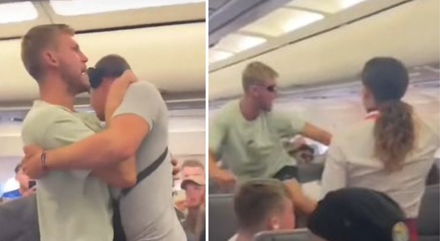 Turista arrestato per aver cercato di aprire il portellone dell'aereo: bloccato dagli altri passeggeri