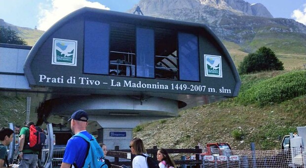 Prati di Tivo si sblocca, riparte la cabinovia: folla di turisti dopo due anni di chiusura