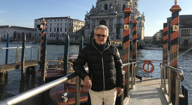 Doriano Pierotti sull'imbarcadero di Palazzo Ferro Fini a Venezia