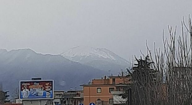  il Vesuvio imbiancato, escursionista salvato sul Pollino, temperature in caldo di 6-7 gradi