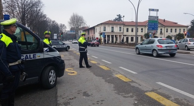 Polizia locale vicino a porta San Tomaso (foto del Comune di Treviso)