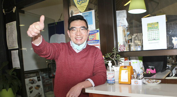 Wu Quingsou titolare del bar dove è avvenuta la vincita