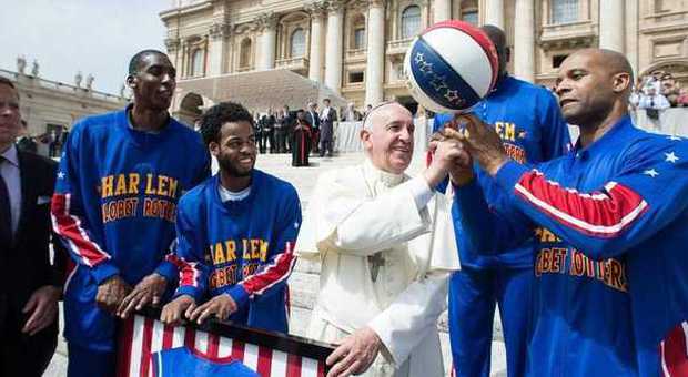 Papa Francesco e i Globetrotters: lo spettacolo contro la discriminazione