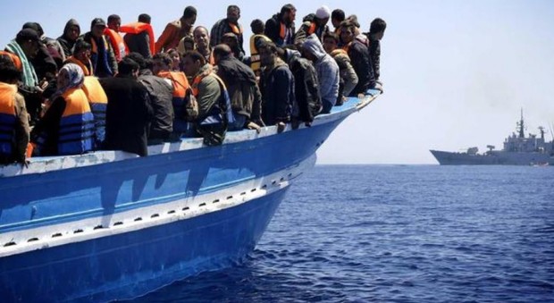 Allarme Interpol: "Cinquanta combattenti Isis giunti in Italia con i barconi"