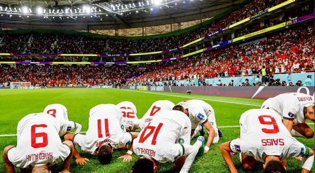Perché i giocatori del Marocco si sono inginocchiati dopo la vittoria contro il Belgio