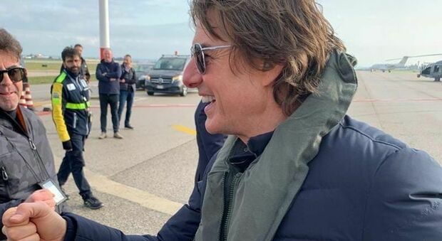 Tom Cruise, l'attore a Bari per Mission Impossible: riprese in volo al largo della costa