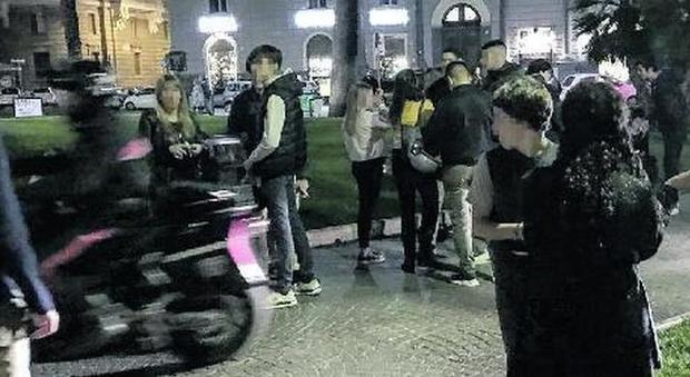 Roma, maxi rissa a colpi di caschi, da piazza Cavour assalto al party dei liceali: 16enne in ospedale