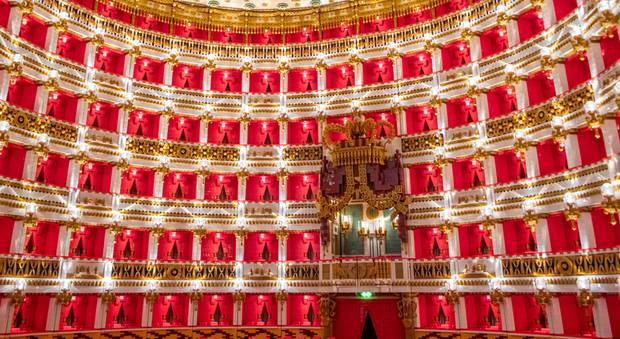 Il teatro San Carlo con 200 mila lego. Foto di Maurizio Morra