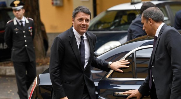 Renzi a Milano apre la settimana della moda. Armani: "Non mi fermo a pranzo, io vado a lavorare"