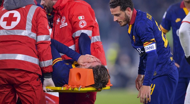 Zaniolo, grave infortunio al ginocchio durante Roma-Juventus: tutto quello che sappiamo