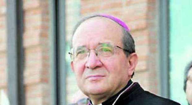 L'Aquila, ricatto per sms hot: il sacerdote lascia la parrocchia