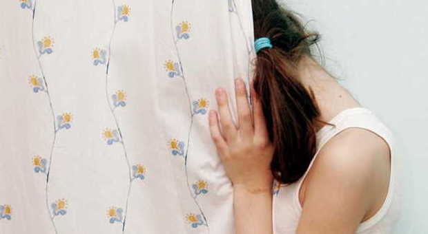 Ragazzina molestata per cinque anni Patrigno a giudizio per abusi sessuali