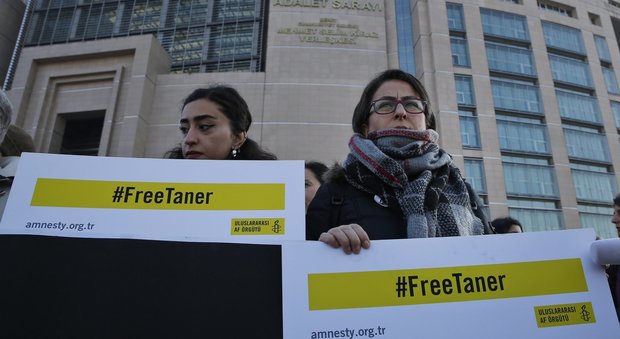 Turchia, scarcerato dopo 8 mesi il presidente di Amnesty