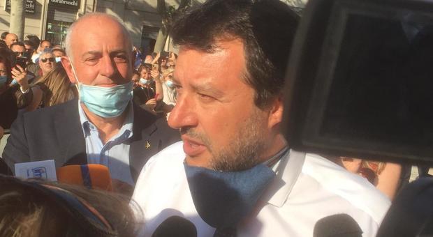 Scuola, Lega attacca Azzolina, blitz al ministero, Salvini: «Così si fal il male del Paese»