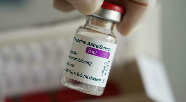 Vaccino, l'Italia blocca 250.000 dosi AstraZeneca dirette in Australia: «Nuove regole Ue»