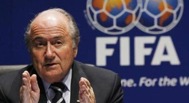 Blatter sta dalla parte di Tavecchio: «Avanzerò la proposta sulla moviola in campo»