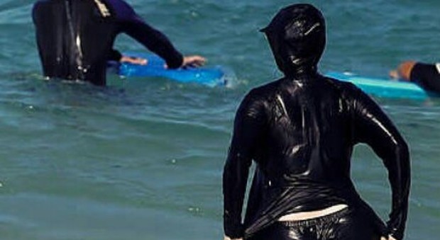 Uomini e donne separati al mare: al "Pedocin" il burkini non disturba