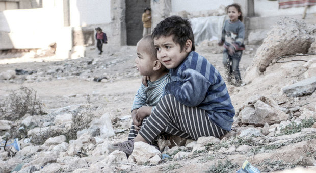 Aleppo, l'allarme dell'Unicef: più di 100 bambini intrappolati in un edificio sotto attacco