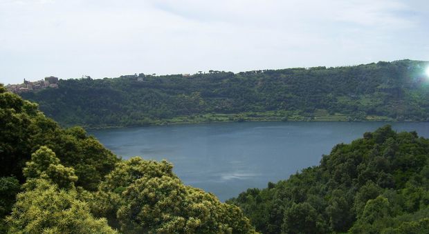 Il lago di Nemi, cratere di un antico vulcano