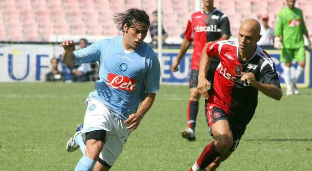 Lavezzi nella sua prima partita in serie A al San Paolo nel 2007: ha giocato in azzurro fino al 2012