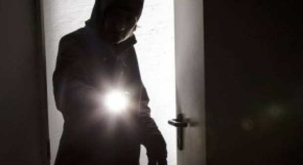 Le 7 cose che i ladri vogliono continui a fare per poter rubare in casa tua