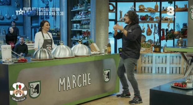 Masha Luciani durante la trasmissione con lo chef Alessandro Borghese