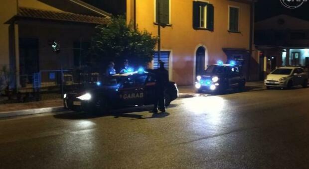 Frosinone, entra in casa della ex e la massacra di botte: lei scappa e si rifugia dai carabinieri