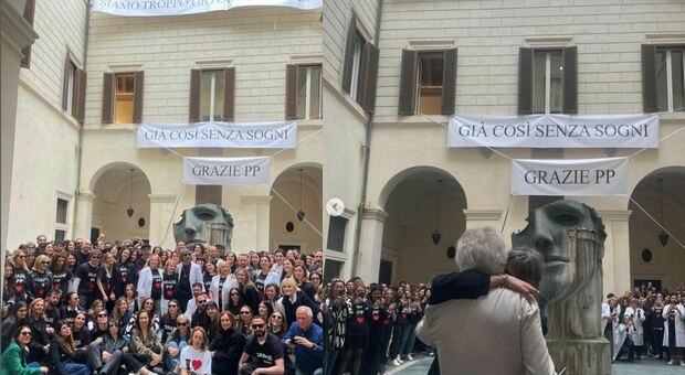 Il saluto commosso dei dipendenti di Valentino a Pierpaolo Piccioli: «Siamo troppo giovani per restare senza sogni»