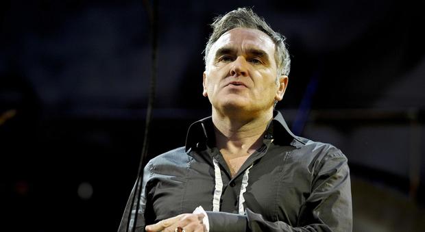 "Non mi sento al sicuro tra gli psicopatici", Morrissey annulla tutti i concerti live in Italia