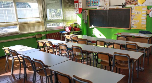 Scuola, Locatelli: «Non si può tornare in classe prima di settembre». La maturità si farà con un solo colloquio