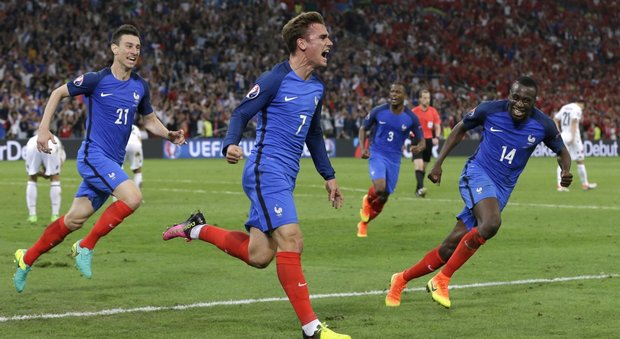 La Francia vince ma non convince: 2-0 all'Albania, Griezmann e Payet a segno solo nel finale. Bleus agli ottavi