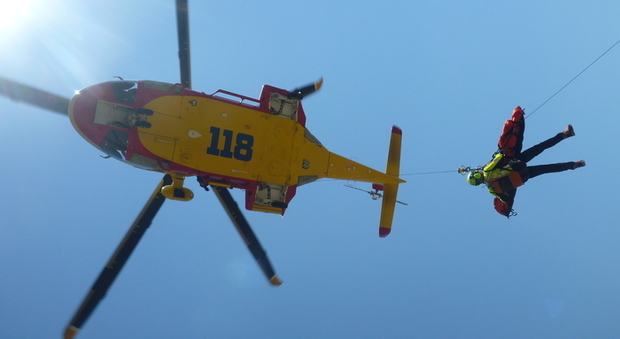 L'elicottero del 118 intervenuto per salvare gli sportivi