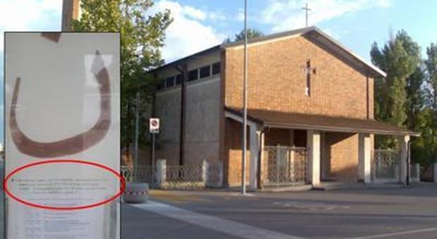 Gorino, cartello choc in chiesa. "Tornate da Al Baghdadi". Ira sindaco, ma il parroco tace
