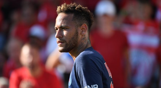 Brasile, stop alla fascia a rotazione: il nuovo capitano è Neymar