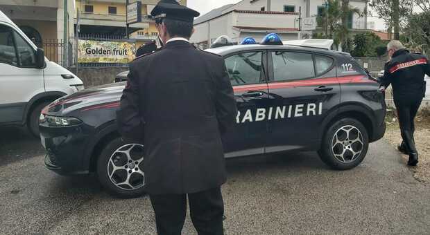 Uccide la moglie e due figli (di 5 e 16 anni) poi chiama i carabinieri: la tragedia a Palermo
